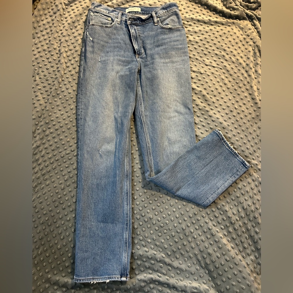 Abercrombie and Fitch Light Wash The 90’s Straight Ultra High Rise Jeans, Size 6